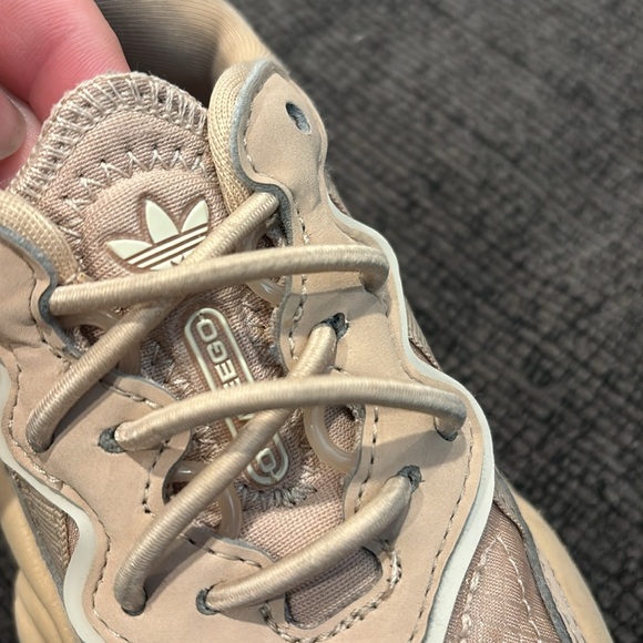 Adidas ozweego kids size 7k - Picture 2 of 4